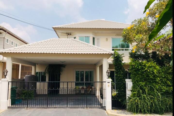 Experience a Peak of Luxury gallery image 3