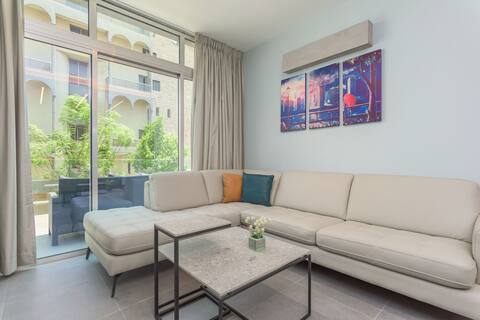 Grey 102 2-Bedroom Apartment W/ Terrace in Awkar