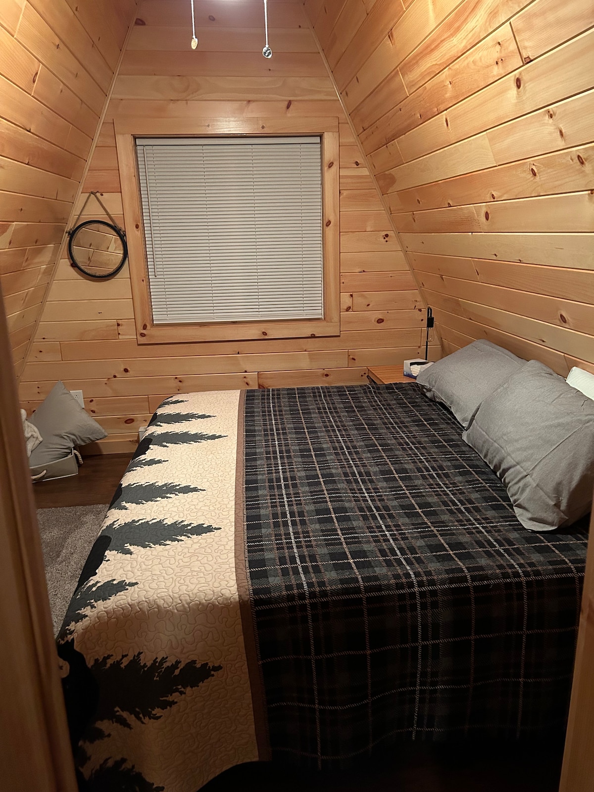 加大双人床卧室 