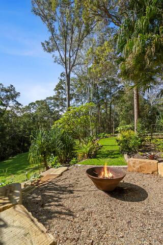 Noosa Hinterland: Spacious, BBQ, firepit, & pool gallery image 3