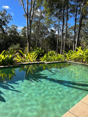 Noosa Hinterland: Spacious, BBQ, firepit, & pool