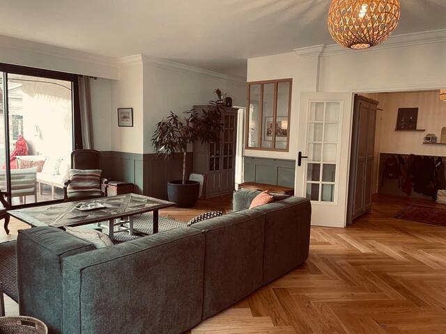 Superbe appartement T5 – 157m² (parking, terrasse) gallery image 2