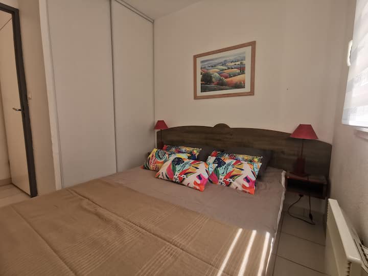 Dhomë në katin përdhe