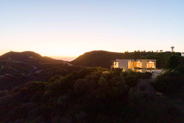 Saddle Peak House gallery image 2