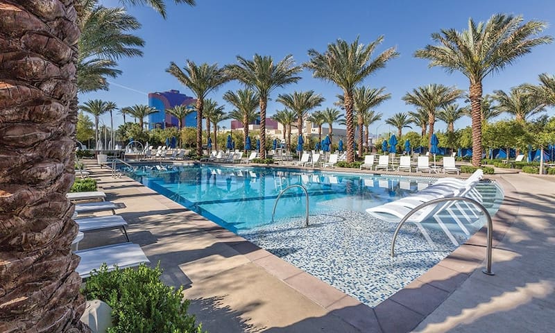 No resort fee -3 bd presidential