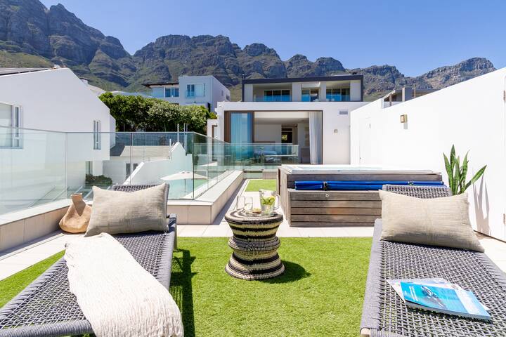 Large Lux Villa, Spectacular Views, Prime location gallery image 2