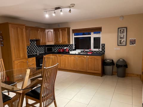 4 bed townhouse Drumshanbo