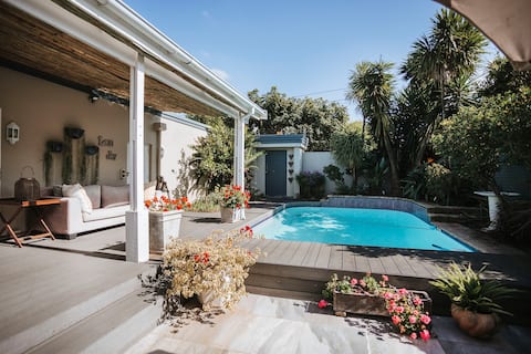 Garden Guest Suite with Pool View