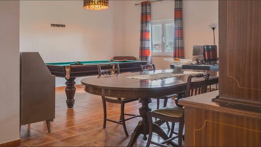 Oeiras Porto Salvo Spacious Five Bedroom Villa gallery image 3