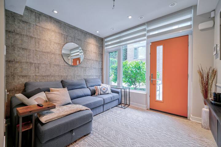 Lux New Townhouse Near Yonge And Bloor gallery image 5