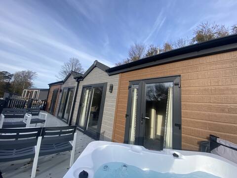 SL06 - Idwal Lodge with Hot Tub