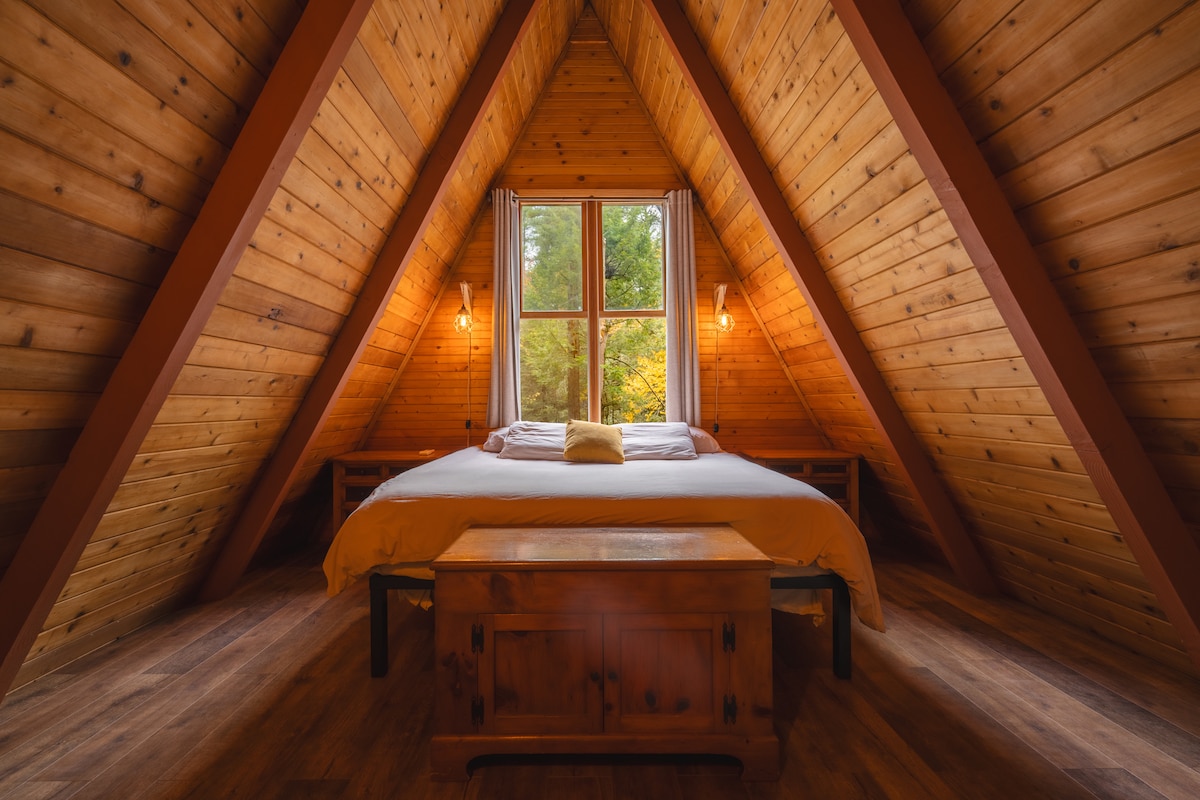 The king size bedroom overlooking the river!