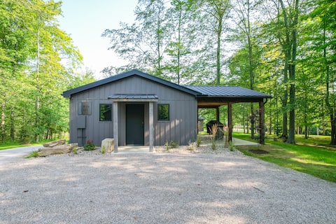 Lux Cabin for 2 | Private Deck, Hot Tub, Fire Pit