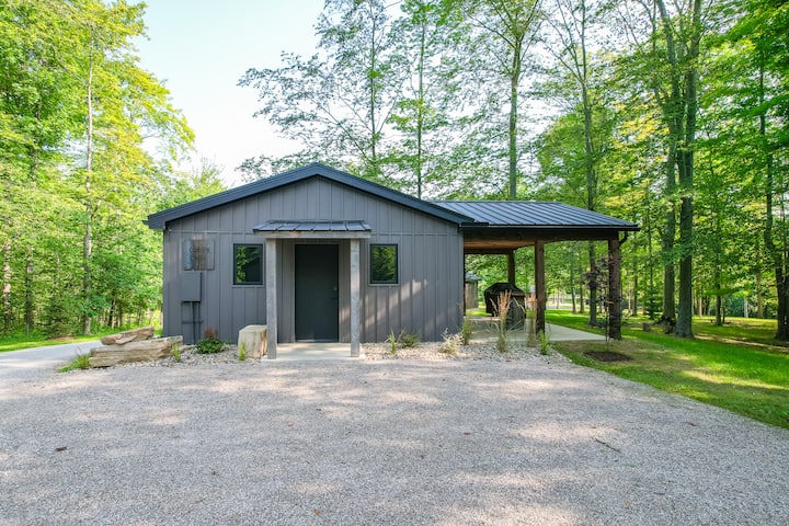 Lux Cabin for 2 | Private Deck, Hot Tub, Fire Pit
