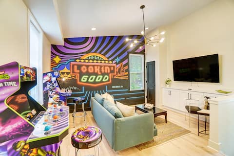 Hot Tub, Firepit,  Sleeps 12, 5 min to downtown