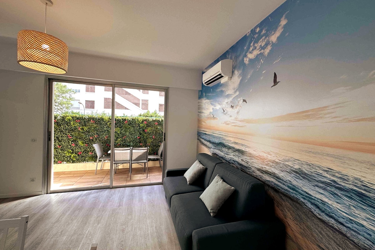 Popular Airbnb listing: Charming 2-Bedroom in Antibes