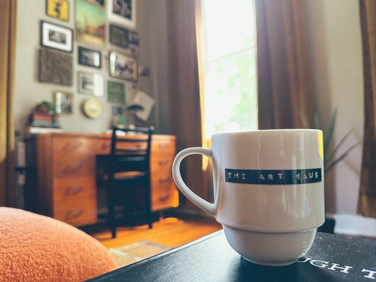 Charming Vintage Bungalow Houses for Rent in Petersburg, Illinois