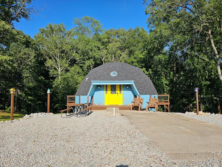 Birdhouse Paradise | Disc Golf | Indoor Jacuzzi - Dome houses for