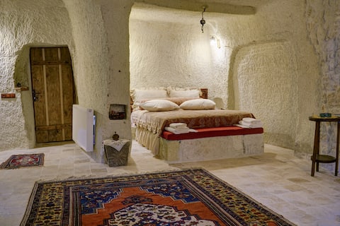 108 Melida Dublex Cave Suite