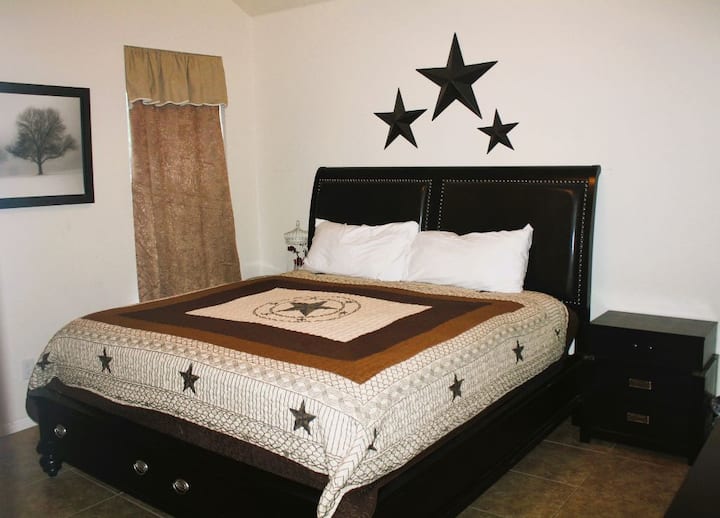 Dormitorio principal con cama king size