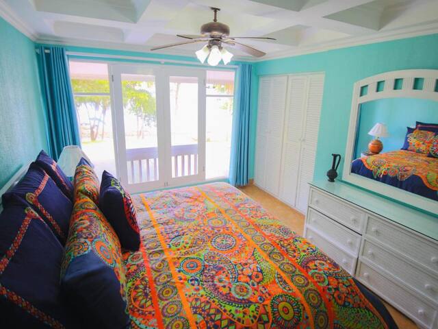 3BR Deluxe Beachfront Villa at Bahía Pez Vela
