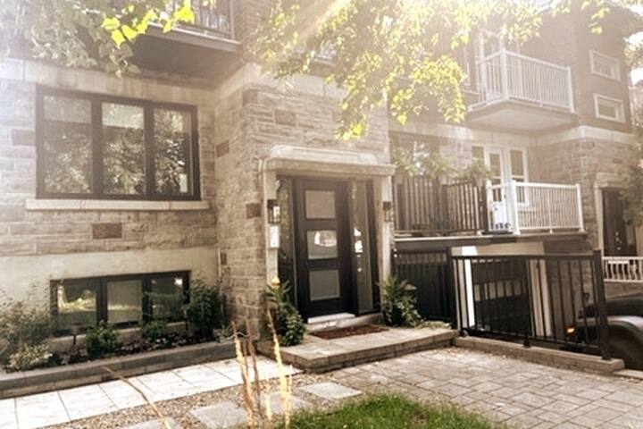 Luxury 2 Storey Home & Heated in-ground pool! gallery image 3