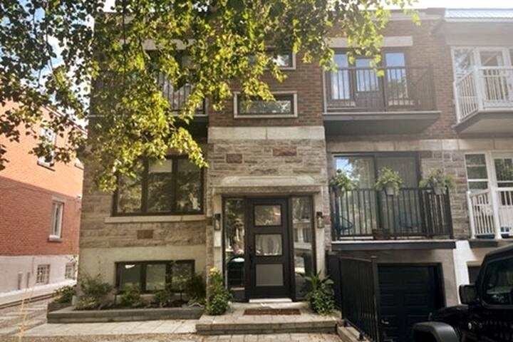 Luxury 2 Storey Home & Heated in-ground pool! gallery image 2