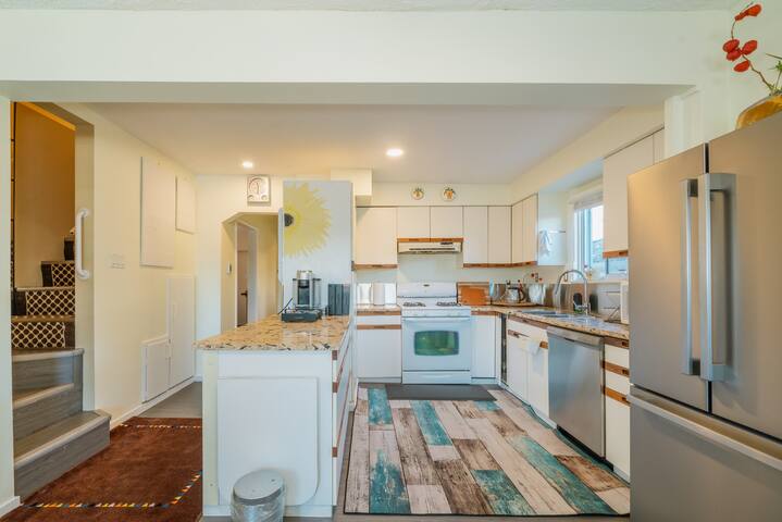 Entire 4-BDR Home in Vancouver