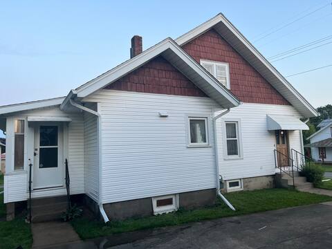 Vintage 2 Bedroom Bungalow photo 24