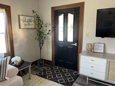 Vintage 2 Bedroom Bungalow photo 2