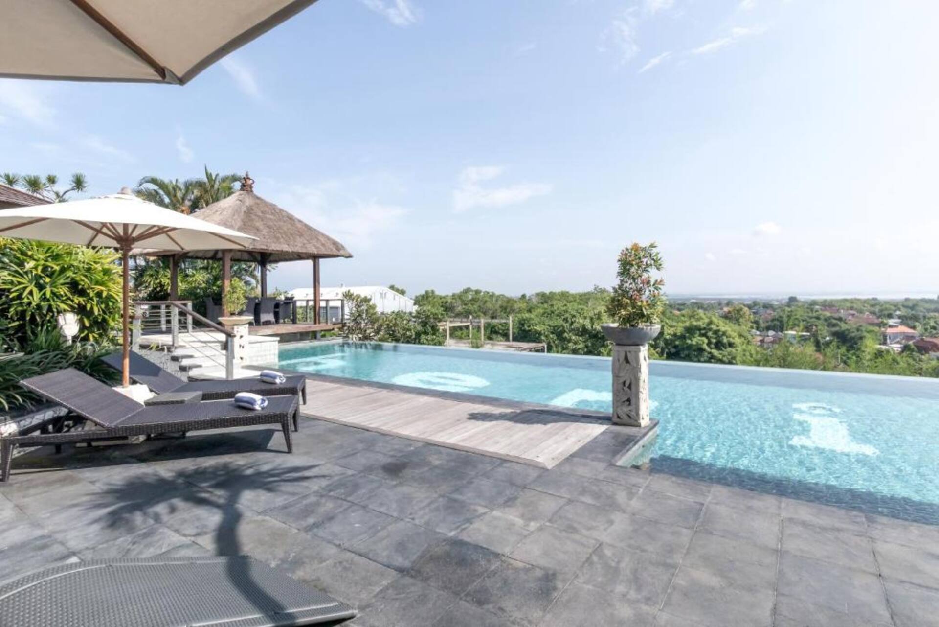 Grand Coastal Marvel Private Villa in Jimbaran 2