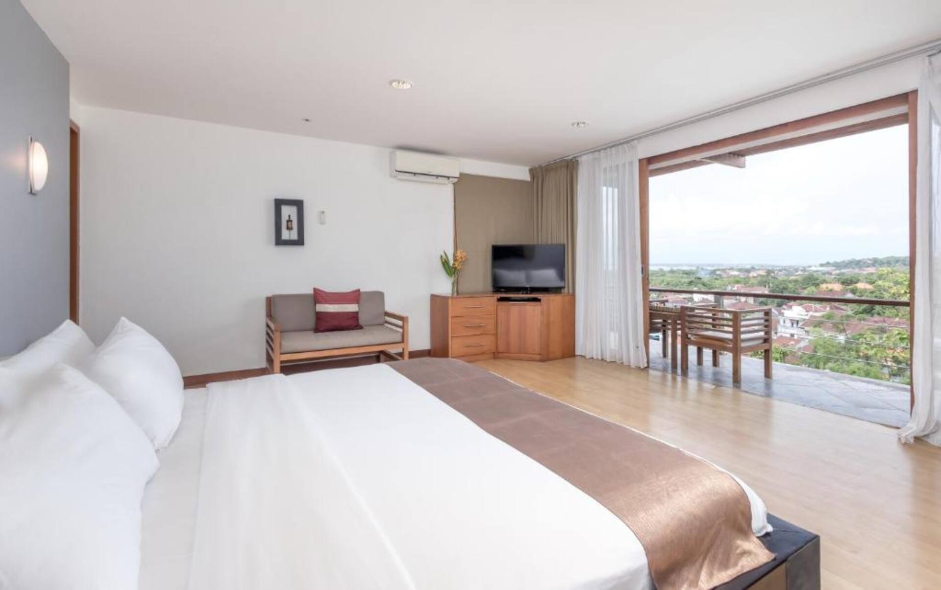 Grand Coastal Marvel Private Villa in Jimbaran 3