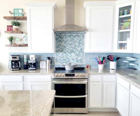 Family Retreat with Salt water Bay front