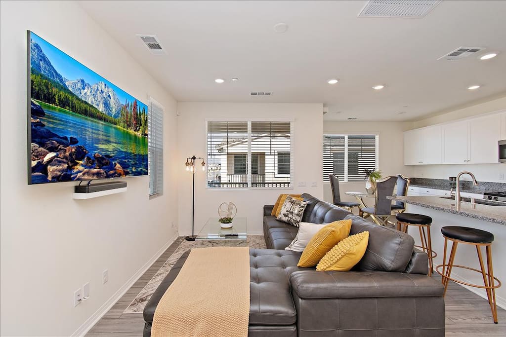 Golden - 1bd Condo