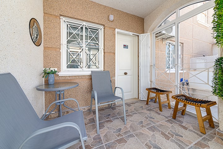Cozy Bungalow For Quiet Comfort - Torrevieja