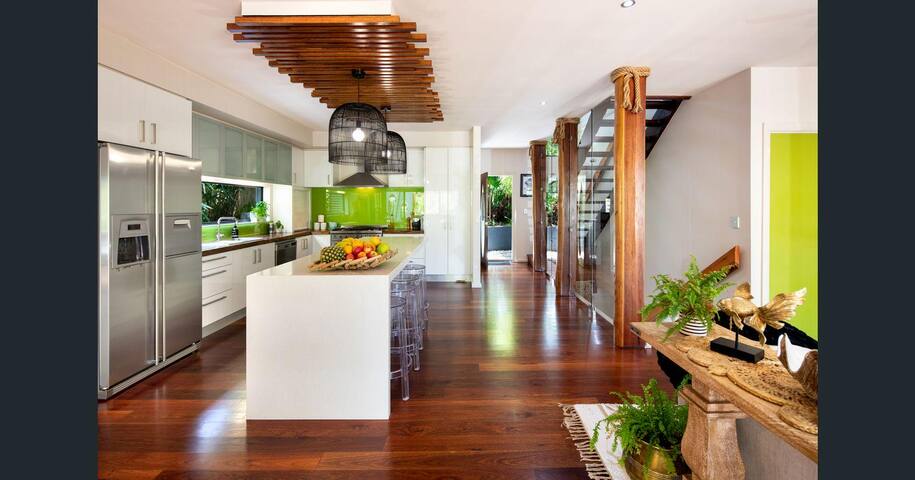 Elizabeth Beach – Palmtops gallery image 3