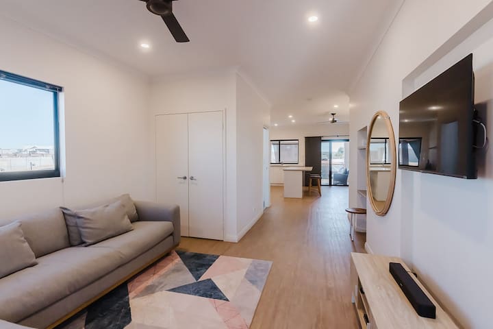 Modern Marina Home gallery image 2