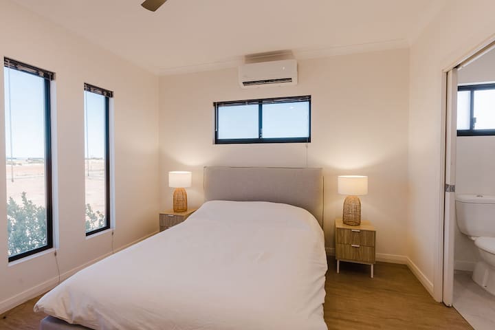 Modern Marina Home gallery image 4