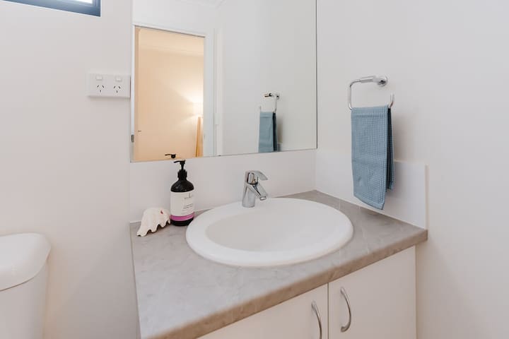 Modern Marina Home gallery image 5