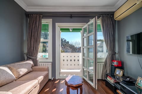 Top performing Airbnb: Studio Penthouse with Bosphorus View in Historic Mansion in Beykoz