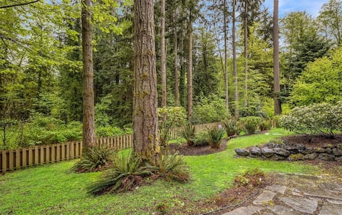 A Peaceful Green Getaway near the Beach!