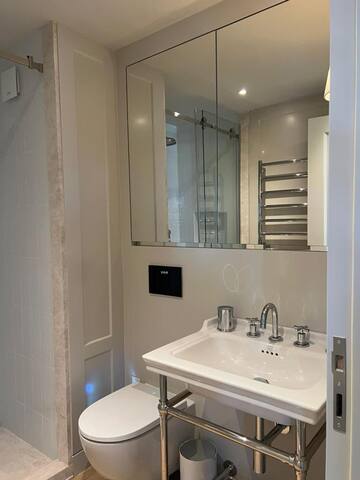 3 Br Nisantasi Penthouse w Bosphorus View gallery image 2