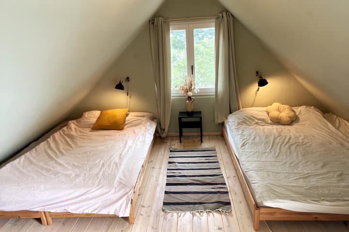 1st Bedroom upstairs 