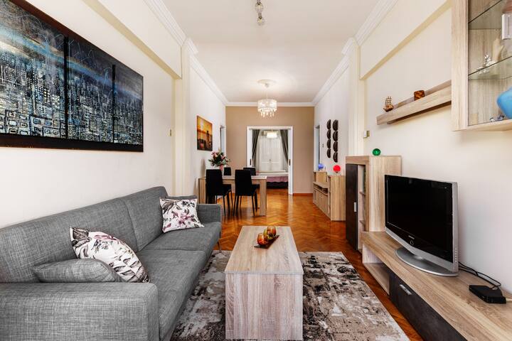 Best location, perfect view 3 bedroom apartment gallery image 2
