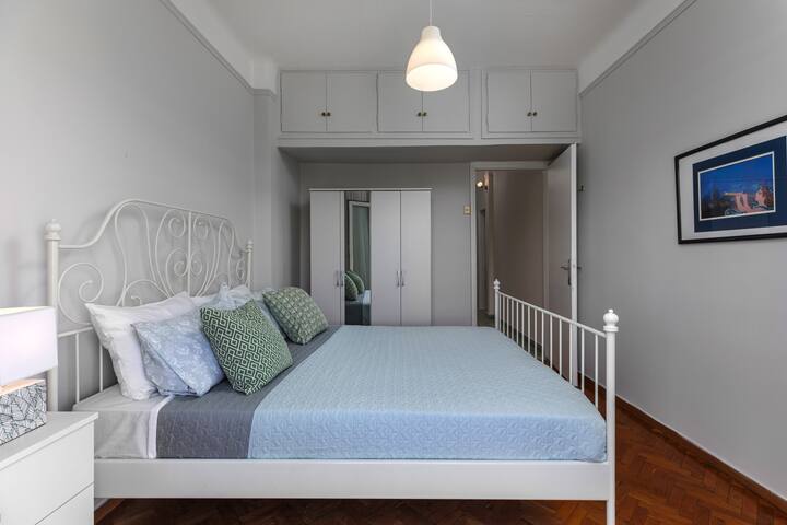 Best location, perfect view 3 bedroom apartment gallery image 4