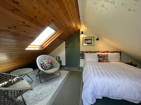 Popular Airbnb listing: Cosy loft room in South Devon in Stokenham
