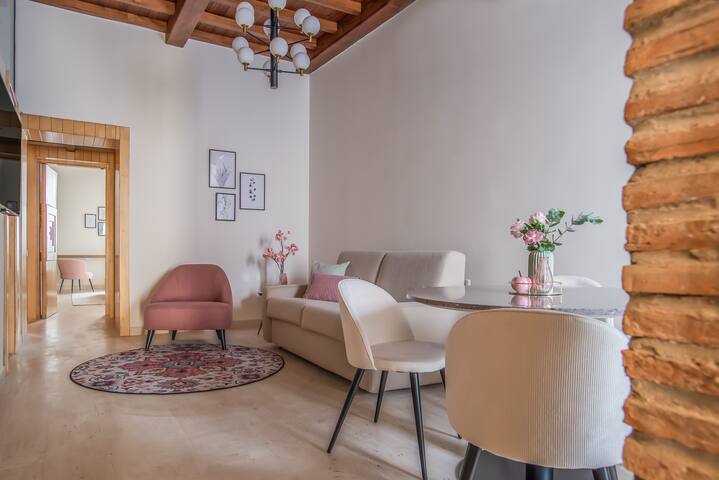 2 BDR Apartment in VIA DEL CORSO gallery image 2
