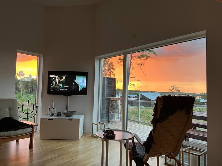 สิ่งอำนวยความสะดวกอื่นๆ
อพาร์ทเมนท์มีทีวีพร้อม Chromecast, wi-fi, เตาพร้อมเตาแม่เหล็กไฟฟ้า, เตาอบ, ตู้เย็น, ตู้แช่แข็ง, เครื่องล้างจาน, เครื่องชงกาแฟ, กาต้มน้ำ, เครื่องผสมมือ, เครื่องชงกาแฟ Nespresso และเครื่องตีฟองนม, เครื่องซักผ้าและเครื่องอบผ้าไม่มีเตาไมโครเวฟ