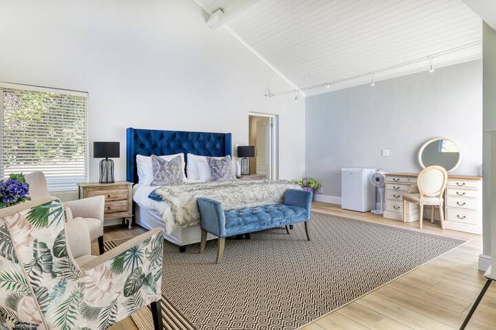 Chateau Gantouw – Constantia gallery image 3