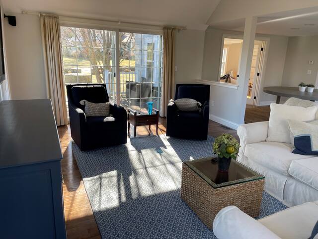 Beautiful Home on the Harbor gallery image 4